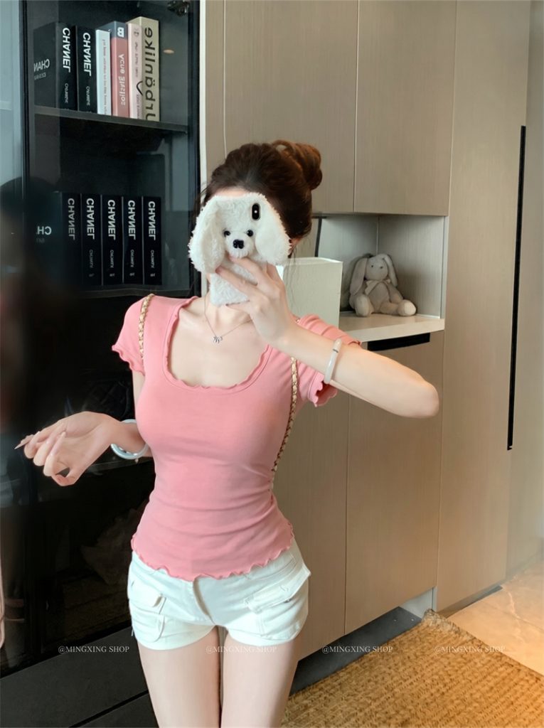 Women's Short Sleeve U-Neck Wavy Edge Top